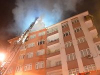 Bahçelievler’de Beş Katlı Bir Bina Alevlere Teslim Oldu