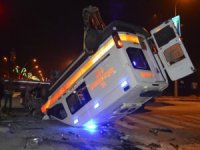 Hasta Taşıyan Ambulans Otomobille Çarpıştı: 1 Ölü, 9 Yaralı