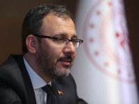 Bakan Kasapoğlu, Milli Yüzücü Emre Şakçı’yı Kutladı