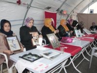 Hdp Önündeki Ailelerin Evlat Nöbeti 94. Gününde
