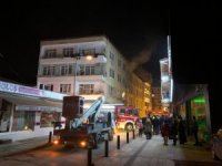 Binanın 4. Katında Çıkan Yangın Mahalleliyi Sokağa Döktü