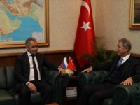 Bakan Akar, Rus Mevkidaşı İle Telefonda Görüştü