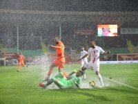 Antalya Derbisinde Yağmur Var, Kazanan Yok