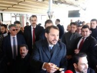 Berat Albayrak Çanakkalelilerle Özçekim Yaptı, Gazetecilerle Simidini Bölüştü