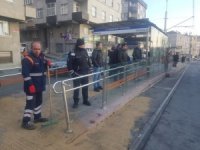 Bağcılar’da İki Araç Kaza Yaptı, Tramvay Seferleri Durdu