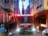 Beyoğlu’nda 4 Katlı Apart Otelde Korkutan Yangın