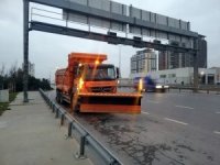 İstanbul’da Kar Küreme Araçları Yollara Çıktı