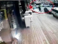 Hızla İlerleyen Minibüsün İett Otobüsüyle Çarpıştığı Kaza Anı Kamerada