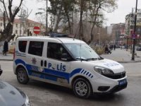 14 Yaşındaki Kız, Babasıyla Yaşayan Kadını Bıçakladı