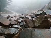 Mersin’de Heyelan Sebebiyle 2 Mahallenin Yolu Kapandı