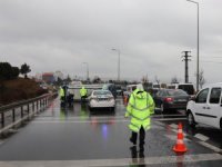E-5 Karayolunda Yolcu Minibüsü Devrildi: 2 Hafif Yaralı