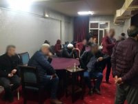 Korona Virüs Hiçe Sayıp Kahvehanede Oyun Oynayan 26 Kişi Gözaltında