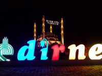 Selimiye Camii’ne "Evde Kal Türkiye" Yazılı Mahya Asıldı