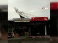 Şiddetli Rüzgar Çatıyı Böyle Yerinden Söktü