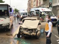 Manisa’da İşçi Servisi Otomobille Çarpıştı: 5 Yaralı