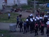 Polisi Şehit Edip 2 Kardeşi Öldüren Zanlının Evini Böyle Taşladılar