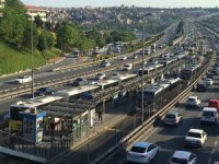 İstanbul’da Trafikte Ve Metrobüslerde Dikkat Çeken Yoğunluk