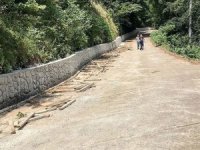 Rize'de Köy Yollarına Parapet Duvar Önlemi