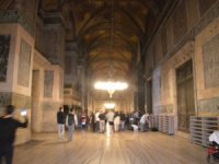 Ayasofya Camii’nde Ziyaretçi Yoğunluğu Gece De Devam Ediyor