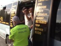 12 Yerine 34 Yolcu Çıkan Minibüs Polisi Bile Şaşırttı
