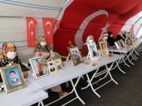 Hdp Önündeki Ailelerin Evlat Nöbeti 341’inci Gününde