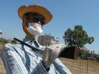 Maske Takmayanlara Maskeli Korkulukla Mesaj
