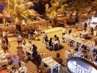 Bir Anda Bastıran Sağanak Yağmurda Turistler Kaçacak Yer Aradı