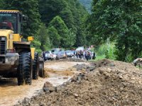 Rize'de Şiddetli Yağış Yaşamı Olumsuz Etkiliyor