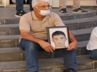 Hdp Önündeki Evlat Nöbetine Bir Aile Daha Katıldı