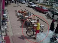 Bisiklet Hırsızını Linç Edilmekten Polis Kurtardı