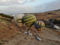 Pamukkale’de Balon Uçuşlarına Rus Turistlerden İlgi