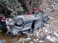 Otomobil Dereye Uçtu, Anne Ve Kızı Hayatını Kaybetti