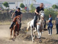 Cumhuriyet Bayramı Etkinlikleri Kapsamında At Yarışları Düzenlendi