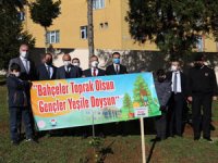 Rize'de 24 Kasım Öğretmenler Gününe Özel "Bahçeler Toprak Olsun, Gençler Yeşile Doysun" Etkinliği Düzenlendi