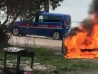 Park Halindeki Lüks Otomobil Alev Alev Yandı