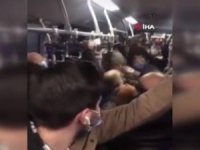 Metrobüste Tekmeli Yumruklu Kavga Kamerada