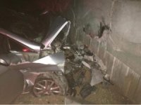 Niğde’de Otomobil Köprü Duvarına Çarptı: 3 Ölü