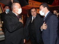 Bakan Çavuşoğlu Türkmenistan Bağımsızlık Anıtı’nı Ziyaret Etti