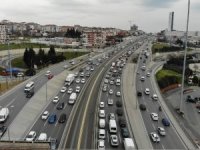 İstanbullu ’Evde Kal’madı, Trafik Durma Noktasına Geldi