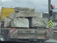 Taş Taşıyan Tırın Tehlikeli Yolculuğu Saniye Saniye Görüntülendi