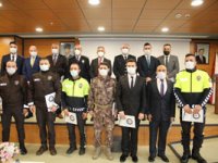 Rize'de Görev Yapan Başarılı Polislere Belge Verildi
