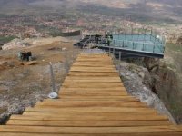Yerden 200 Metre Yüksekliğe Yapıldı, Nefes Kesecek