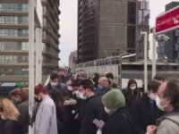 İlk İftar Öncesi Metrobüs Duraklarında Yoğunluk Yaşandı