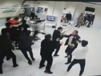 Hasta Yakınlarının Sağlık Çalışanlarına Saldırı Anı Kameraya Yansıdı