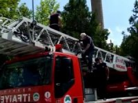Cami Minaresinde Mahsur Kalan Adamı İtfaiye Kurtardı