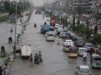 Pakistan’da Şiddetli Yağışlar Felakete Sebep Oldu: 5 Ölü, 30 Yaralı