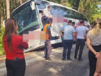35 Yolcusu Bulunan Otobüs, Uçurumun Kenarında Asılı Kaldı
