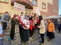 Ak Parti’den Evlat Nöbetindeki Ailelere Ziyaret