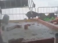 İ̇nşaat İşçileri Şiddetli Lodosta Canlarını Zor Kurtardı: O Anlar Kamerada