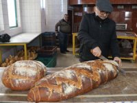 Rize'de 15 Kiloluk Balina Ekmeğe Yoğun İlgi